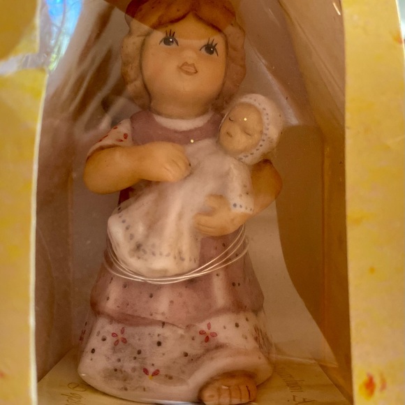 2 Vintage Porcelain Goebel Guardian Angel figures.Still in original box. - Picture 2 of 9